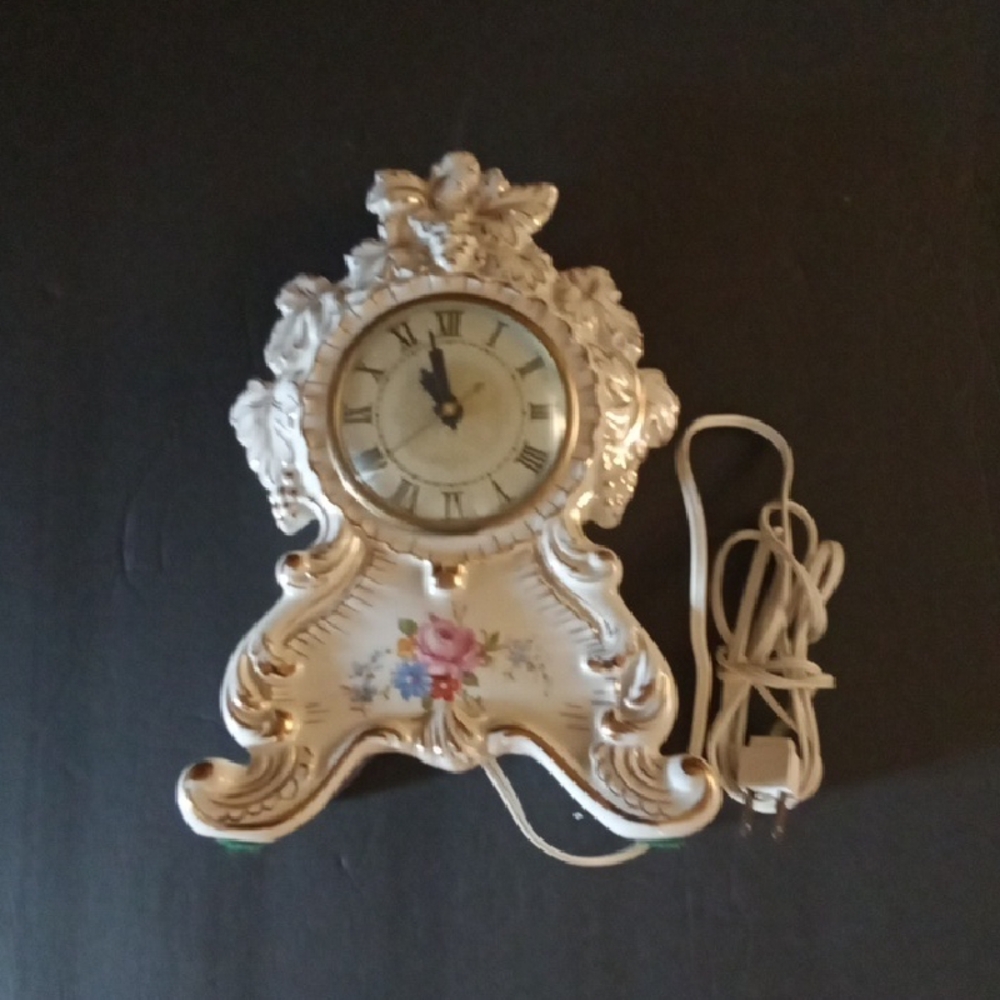 Vintage Floral Design Wall Clock